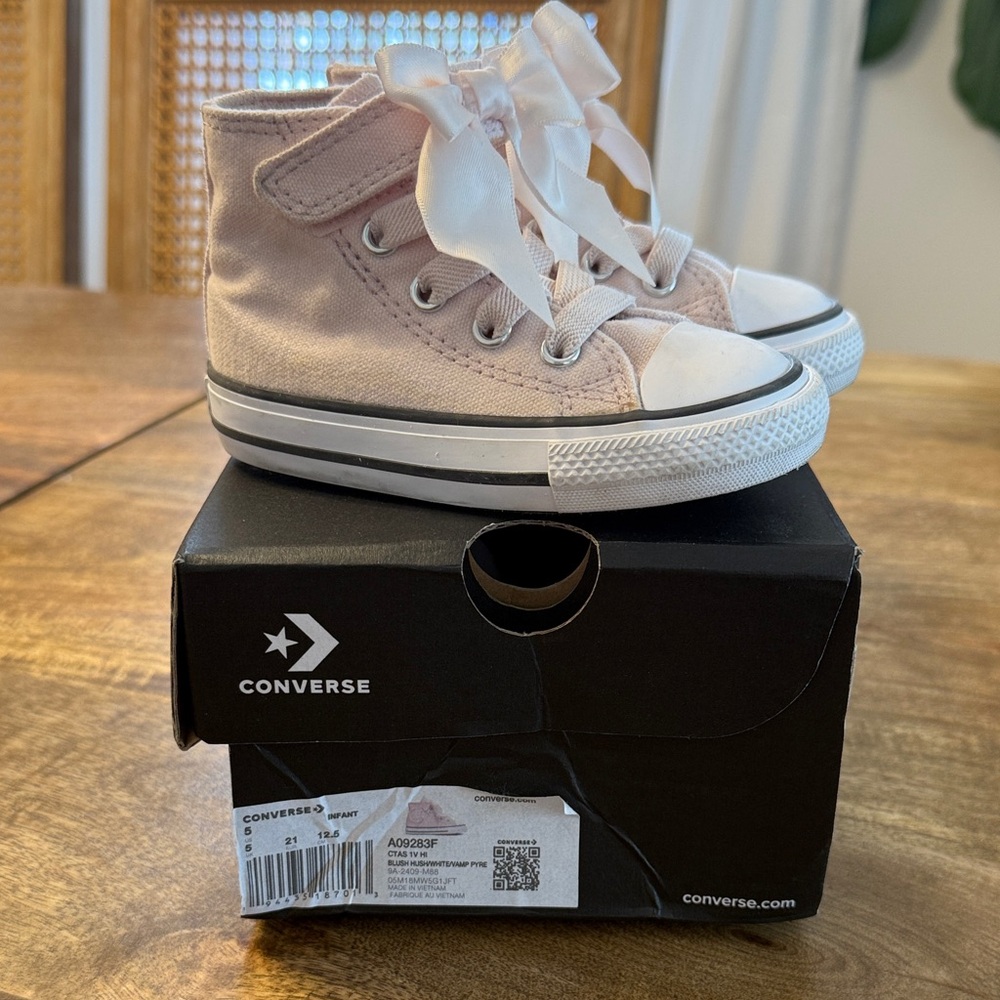 Converse Kids High-Top Sneakers - Light Pink Bows